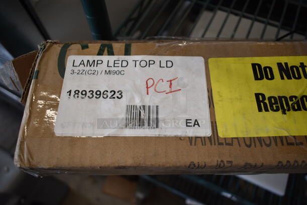 BRAND NEW SCRATCH AND DENT! Avantco 18939623 Top LED Lamp for WVAC-36HC and BVAC-36HC - Image 3 of 3