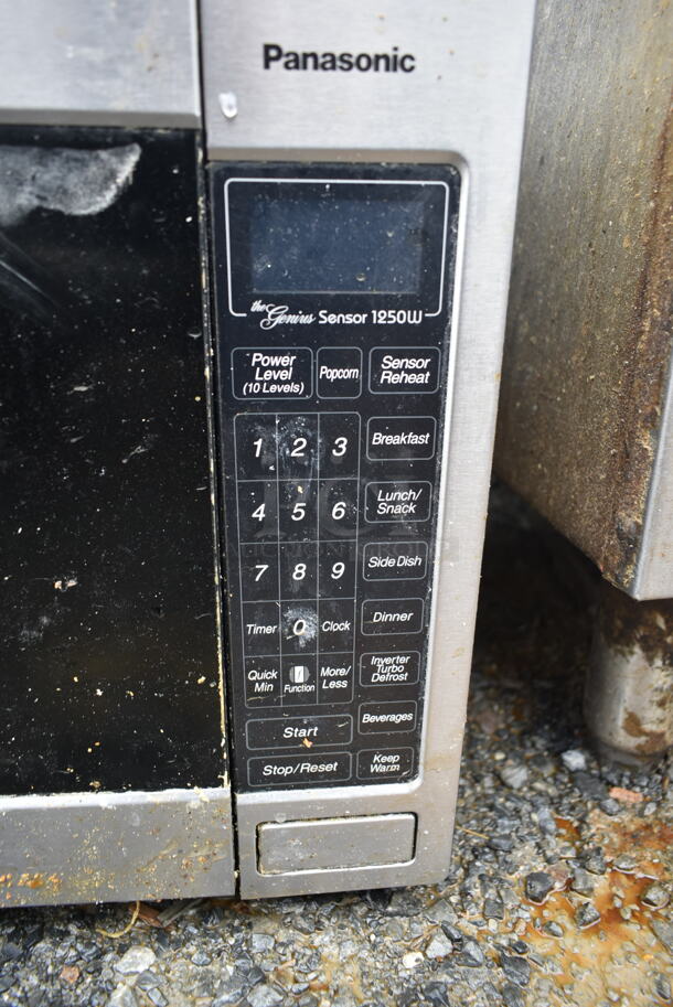 Panasonic Countertop Commercial Microwave Oven. - Image 2 of 5