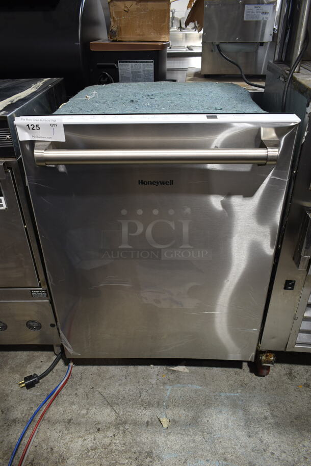 BRAND NEW SCRATCH AND DENT! Honeywell HDS24SS Stainless Steel Undercounter Dishwasher. 120 Volts, 1 Phase. 