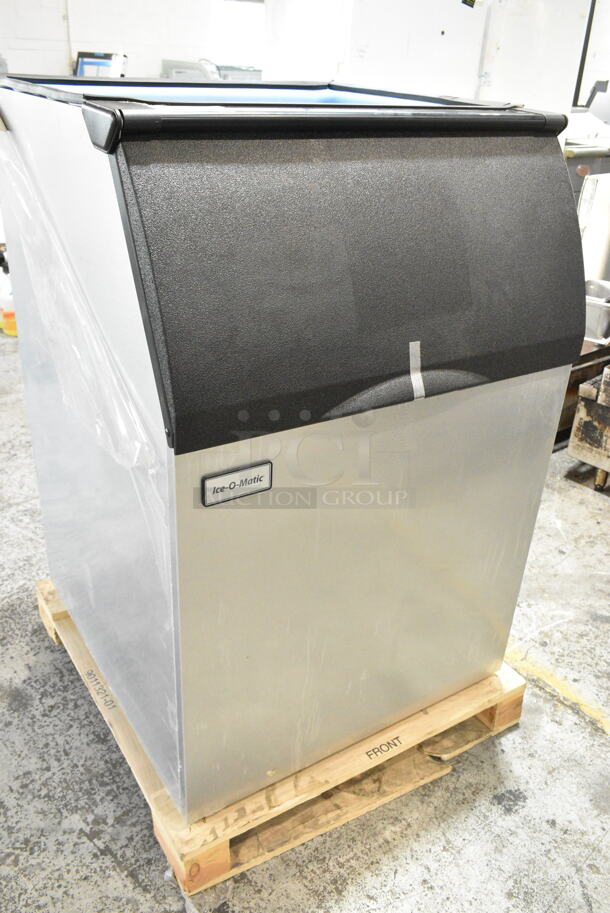 BRAND NEW SCRATCH AND DENT! 2022 Ice-O-Matic B55PSC Metal Commercial Ice Storage Bin - 510 lb. - Image 3 of 9