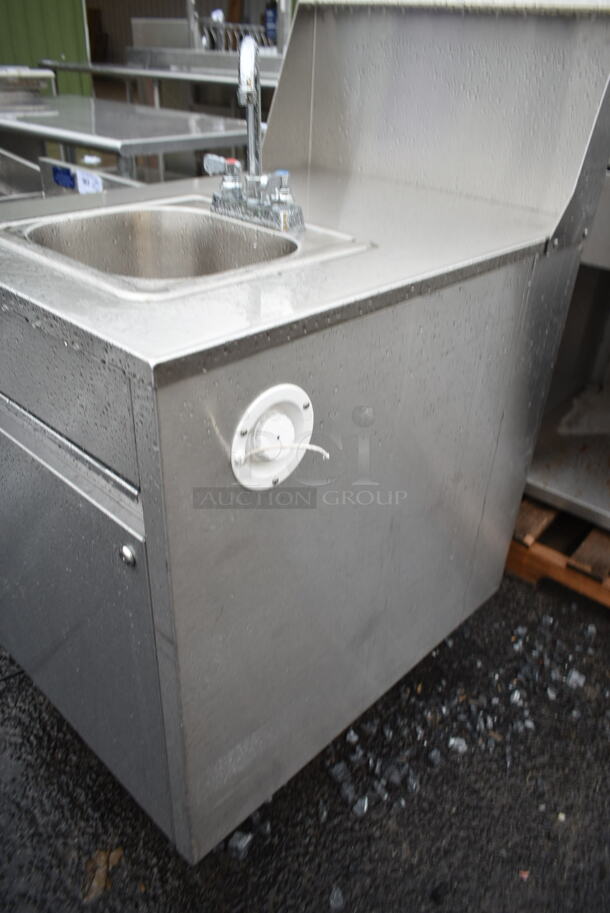 QualServ WMSC24MS Stainless Steel Commercial Single Bay Portable Sink w/ Faucet and Handles on Commercial Casters. 120 Volts, 1 Phase. - Image 6 of 10