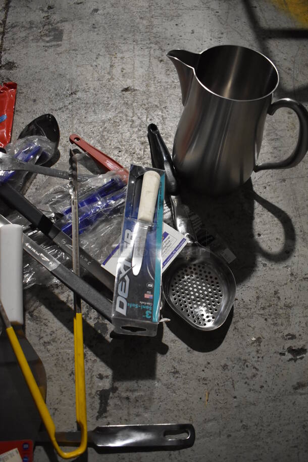 ALL ONE MONEY! Crate of Various BRAND NEW Items Including Tongs, Ladles and Metal Pitcher - Image 4 of 5