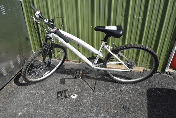 Huffy Rival Mountain Bike Bicycle - Image 1 of 4