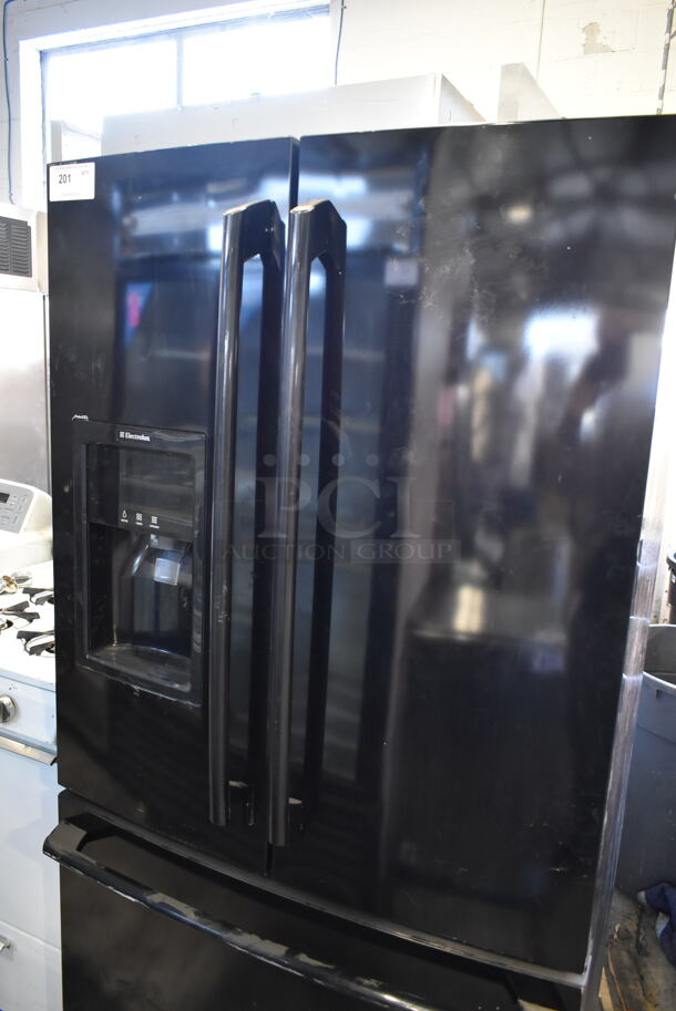 Electrolux EW23BC71IB4 Cooler Freezer Combo Unit w/ Water and Ice Dispenser. 115 Volts, 1 Phase. Tested and Does Not Power On - Image 3 of 9