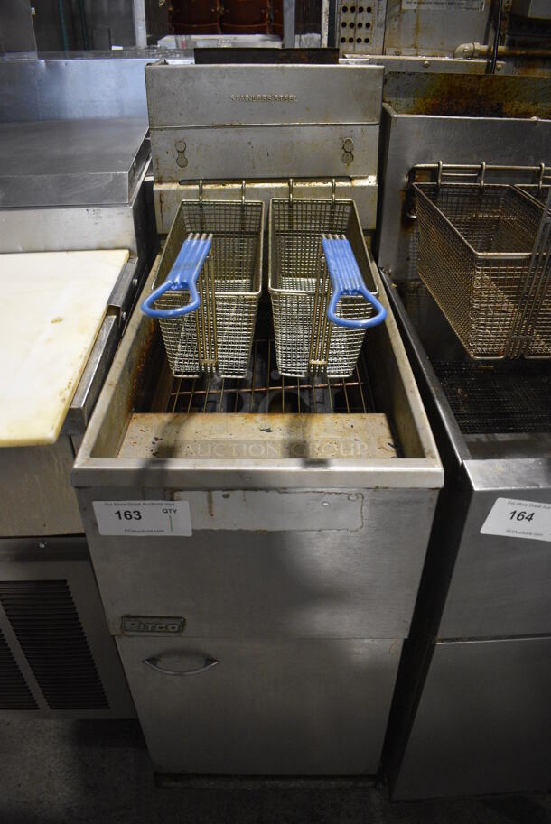 Pitco Frialator Model 40C Stainless Steel Commercial Floor Style Natural Gas Powered Deep Fat Fryer w/ 2 Metal Fry Baskets. 105,000 BTU. 15.5x30x47