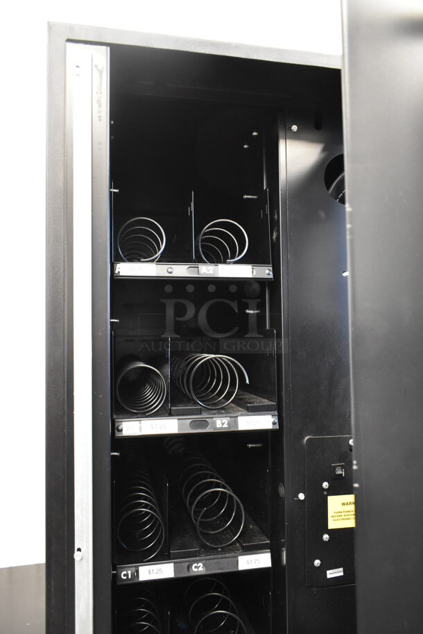 Metal Commercial Vending Machine w/ Cash Acceptor and Key. Tested and Working! - Image 5 of 12