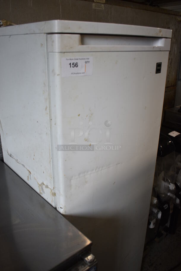 RCA Single Door Reach In Cooler. 21.5x22.5x55.5. Tested and Powers On But Temps at 50 Degrees - Image 2 of 5