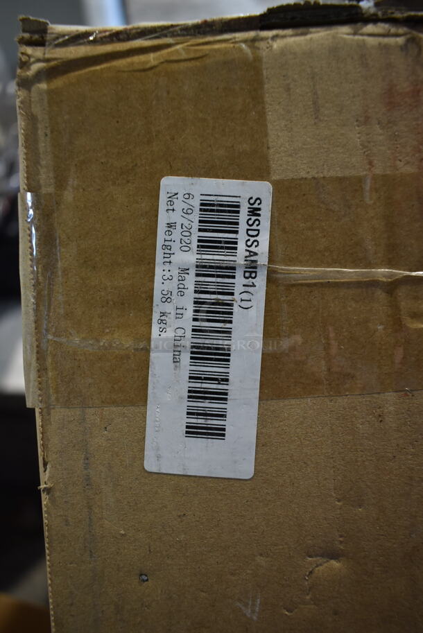 2 BRAND NEW IN BOX! Displays2Go SMSDSAMB1 Sneeze Guard / Hygiene Barrier. 2 Times Your Bid! - Image 3 of 4