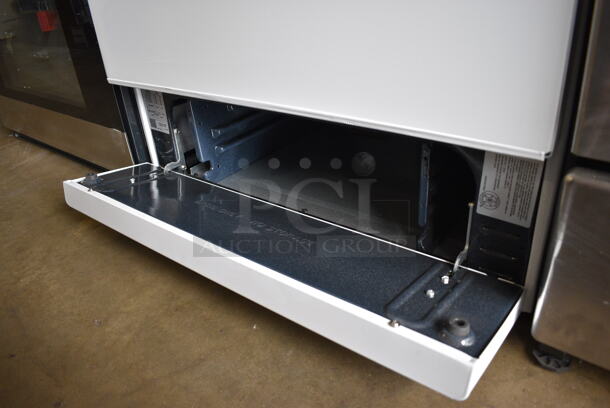 BRAND NEW SCRATCH AND DENT! Hotpoint Model JGBS30REK4SS White Metal Gas Powered 4 Burner Range w/ Oven. 30x27x45 - Image 10 of 10