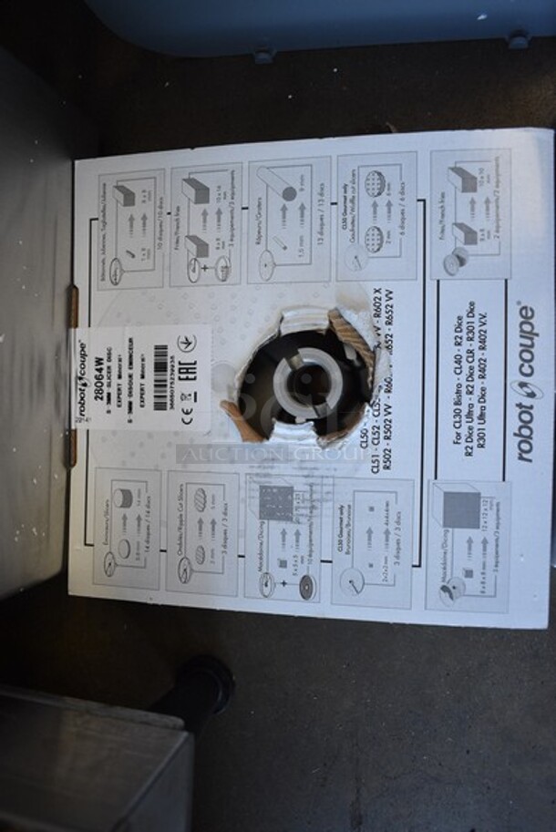 BRAND NEW IN BOX! Robot Coupe Model CL50 U Series E Metal Commercial Countertop Continuous Feed Food Processor w/ 2 Gray Poly Blade Holders, 28058 Grater Blade and 28064W Slicing Blade. 120 Volts, 1 Phase. 14x12x24. Tested and Working! - Image 6 of 11