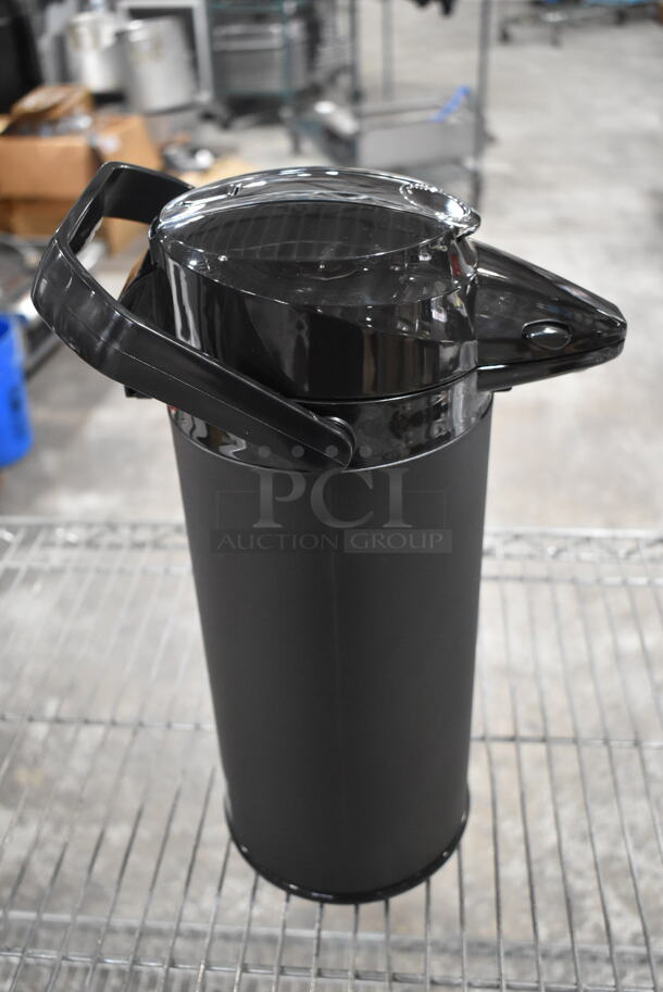 BRAND NEW! Signa-Air Vacuum Insulated 2.5 Liter Matte Black Air Pot.  - Image 4 of 9