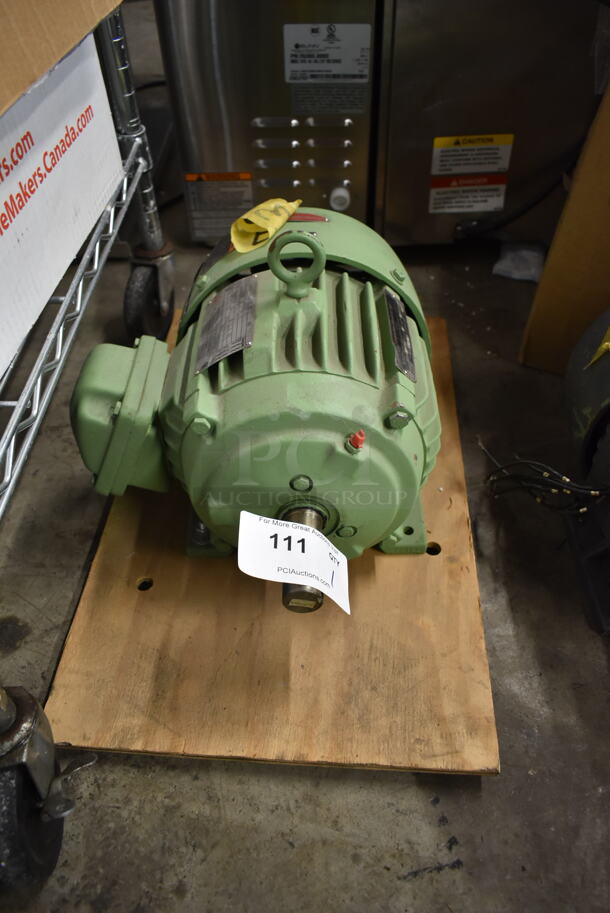 BRAND NEW SCRATCH AND DENT!  Underwriters Laboratories Metal Motor. 230/460 Volts, 3 Phase. - Image 1 of 5
