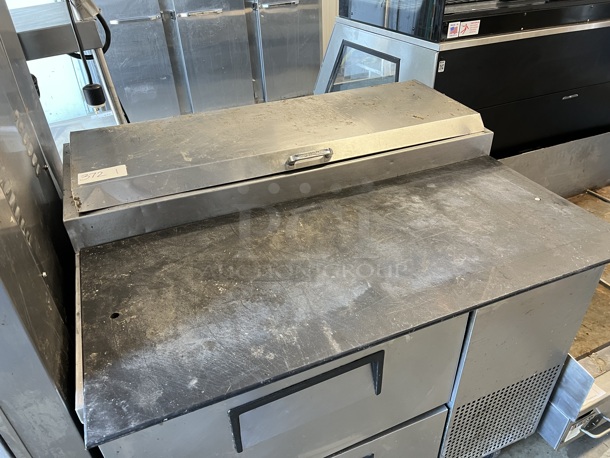 True Stainless Steel Commercial Pizza Prep Table w/ 2 Drawers on Commercial Casters. 115 Volts, 1 Phase. 45x33x42. Tested and Working! - Image 4 of 10