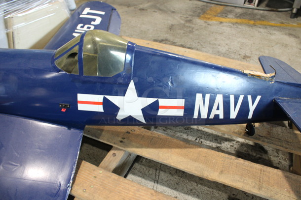 Navy Chance Vought F4U Corsair 1/8 Scale RC Model Airplane.  64x12x50 - Image 3 of 10