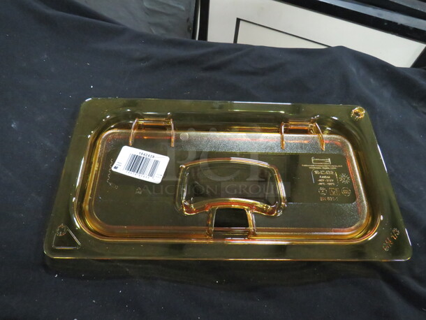 NEW 1/3 Size Rubbermaid Food Storage Flip Lid. 6XBID - Image 1 of 1