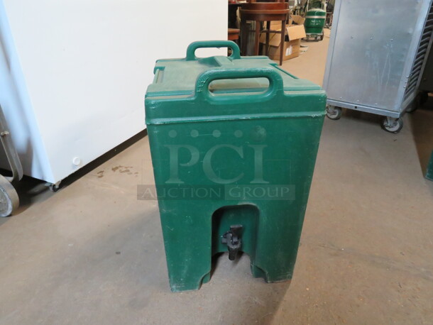 One Green 10 Gallon Cambro Portable Insulated Beverage Dispenser/Transport. #UC1000.