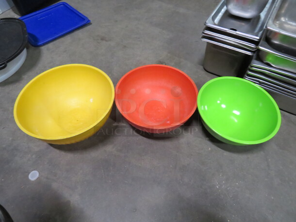 Assorted Size Mixing Bowl. 3XBID