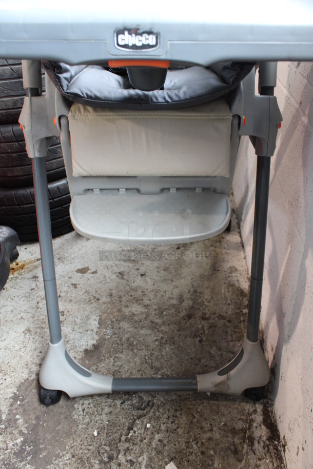 Chicco Gray High Chair. 25x25x43 - Image 4 of 4