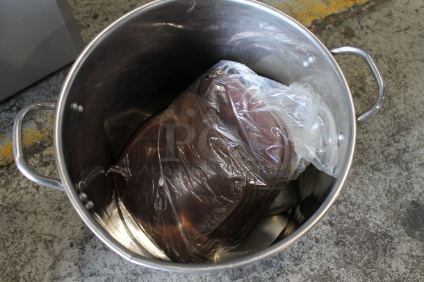 ALL ONE MONEY! Lot of Various Items Including Basket in Metal Stock Pot - Image 3 of 4