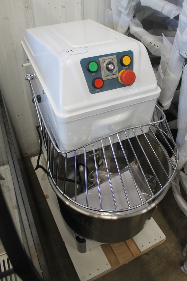 BRAND NEW SCRATCH AND DENT! Estella 348SM30 Metal Commercial 30 Quart Spiral Dough Mixer w/ Stainless Steel Mixing Bowl, Bowl Guard and Dough Hook Attachment. 120 Volts, 1 Phase. Tested and Working! - Image 2 of 8