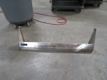 One Stainless Steel Perlick Speed Rail.