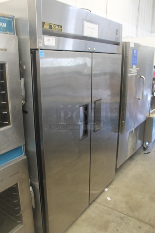 2014 True TG2R-2S ENERGY STAR Stainless Steel Commercial Two Door Reach In Cooler w/ Poly Coated Racks. Comes w/ Commercial Casters. 115 Volts, 1 Phase. Tested and Working! - Image 2 of 8
