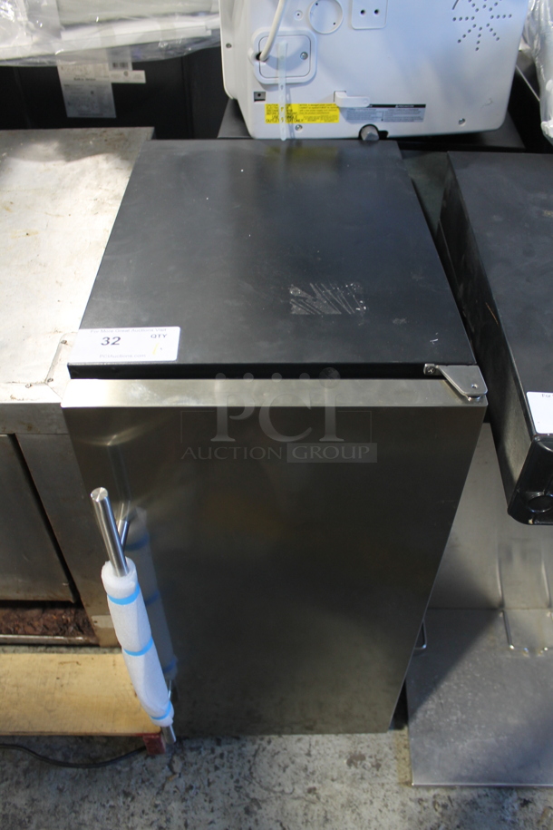 BRAND NEW SCRATCH AND DENT! Danby Silhouette DIM32D1BSSPR Commercial Stainless Steel Undercounter Self Contained Ice Maker. 115 Volts, 1 Phase. - Image 1 of 4