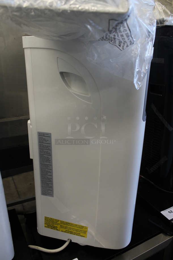BRAND NEW SCRATCH AND DENT! Midea MPPH-06CRN1-B10 6,000 BTU Portable Air Conditioner. 115 Volts, 1 Phase. Tested and Working! - Image 2 of 4