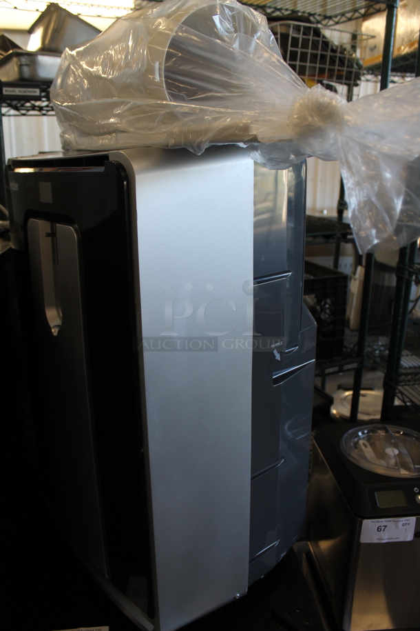 BRAND NEW SCRATCH AND DENT! Haier HPN10XHM 10 000 BTU Portable Air Conditioner with Heat. 115 Volts, 1 Phase. Tested and Working! - Image 2 of 3