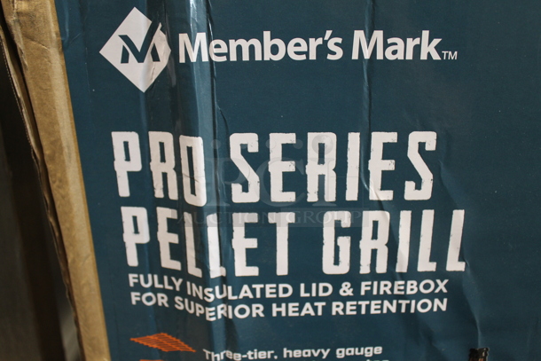 BRAND NEW SCRATCH AND DENT! Members Mark Pro Series Pellet Grill. - Image 2 of 5