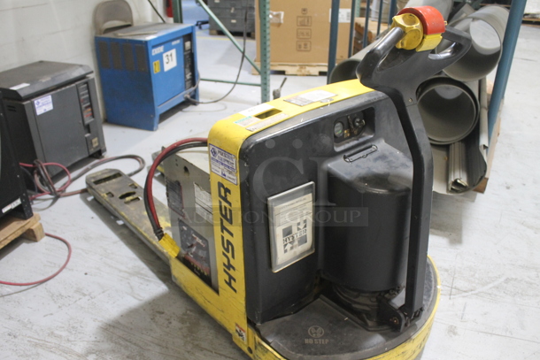 Hyster W65Z Metal Commercial Electric Powered 6,500 Pound Capacity Pallet Jack Lift Jack. BUYER MUST REMOVE. - Image 3 of 7
