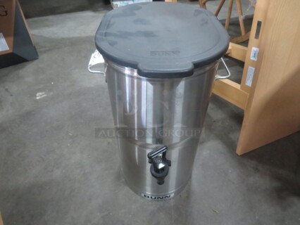 One Bunn Tea Satellite With Spigot And Lid.