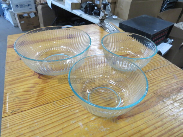 Assorted Size Pyrex Glass Bowls. 3XBID