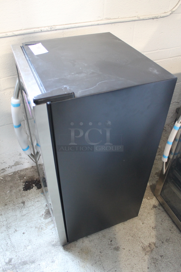 BRAND NEW SCRATCH AND DENT! Avanti BCA306SS-IS Stainless Steel Commercial 108 Can Capacity Cooler Merchandiser. 115 Volts, 1 Phase. Tested and Working! - Image 7 of 9