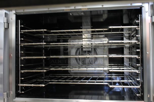 BRAND NEW SCRATCH AND DENT! Vulcan VC5GD-21D1Z Stainless Steel Commercial Gas Powered Full Size Convection Oven w/ View Through Doors, Metal Oven Racks and Thermostatic Controls. Does Not Come w/ Legs. - Image 5 of 6