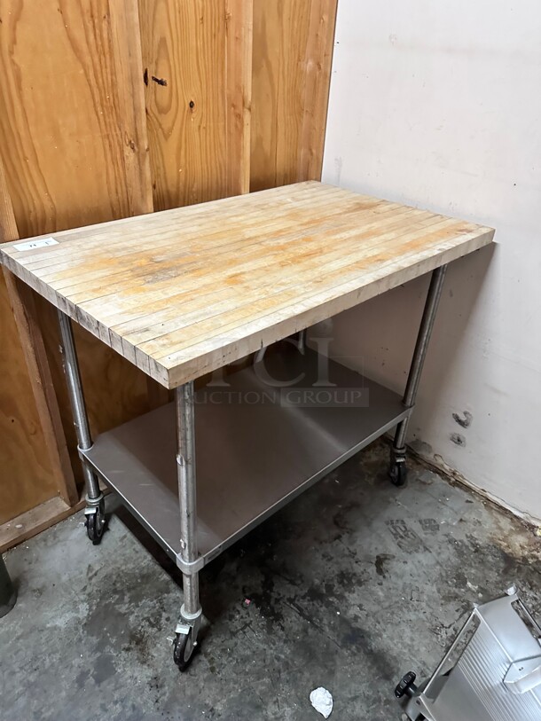 Clean! John Boos & Co. SNS03 Wood Top Work Table with Stainless Steel Base and Adjustable Undershelf - 30 x 48 ON Caster NSF - Image 4 of 6