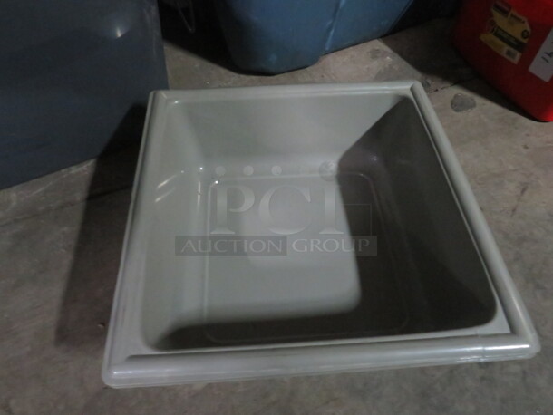Bussing Tub. 3XBID - Image 1 of 1