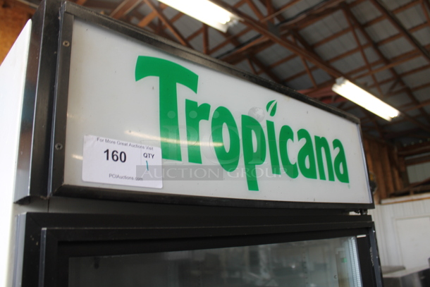 True GDM-26 Metal Commercial Single Door Reach In Cooler Merchandiser w/ Poly Coated Racks. 115 Volts, 1 Phase. Tested and Powers On But Does Not Get Cold - Image 2 of 6