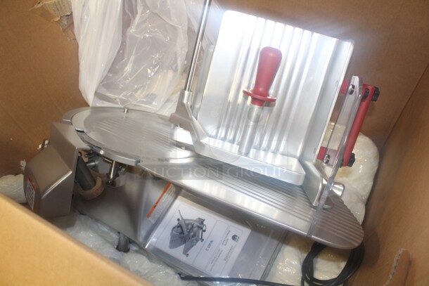 NEW IN BOX! Varimixer Model C 33F/N Commercial Countertop Meat/Cheese Deli Slicer. 28x17x22 220V/60Hz. 