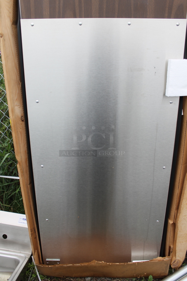 BRAND NEW SCRATCH AND DENT! Wood Pattern and Metal Swinging Kitchen Door. - Image 2 of 6