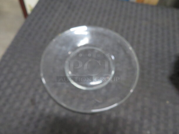 6 Inch Round Clear Glass Plate. 5XBID - Image 1 of 1