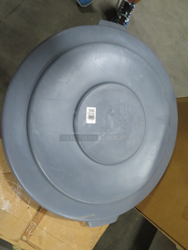 One NEW 55 Gallon Trash Can Lid. - Image 1 of 1