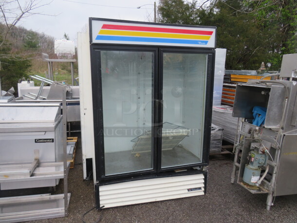 One True 2 Door Refrigerated Glass Merchandiser With 6 Racks. Working Not Cold. Model# GDM-49. 115 Volt. 54X30X79