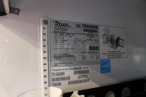 True GDM-26EM-LD ENERGY STAR Metal Commercial Single Door Reach In Cooler Merchandiser w/ Poly Coated Racks and Drink Sliders. 115 Volts, 1 Phase. Tested and Working! - Image 4 of 4