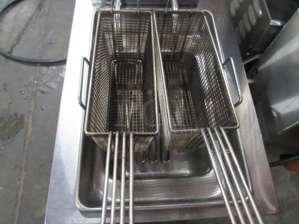 One Stainless Steel Wells Double Basket Table Top Deep Fryer. 208-240 Volt.  - Image 3 of 4