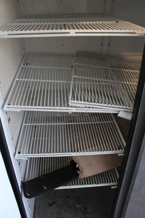 True TG2R-2S Stainless Steel Commercial 2 Door Reach In Cooler w/ Poly Coated Racks. 115 Volts, 1 Phase. Tested and Working! - Image 3 of 5