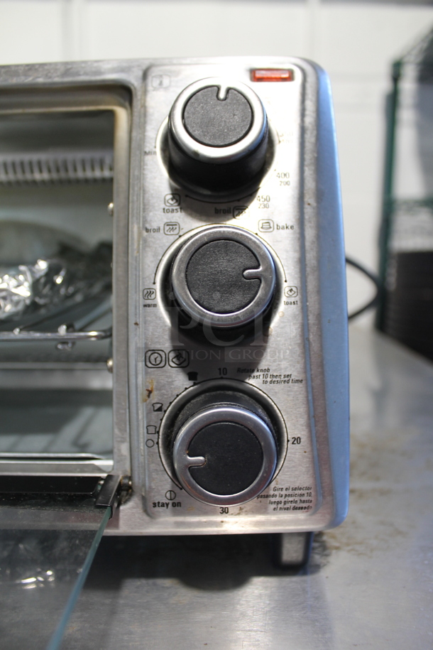 Black & Decker TO1303SB Metal Countertop Toaster Oven. 120 Volts, 1 Phase. - Image 4 of 5