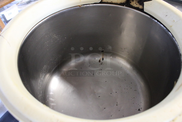 Metal Bin w/ Lid. 15x17x14 - Image 4 of 4