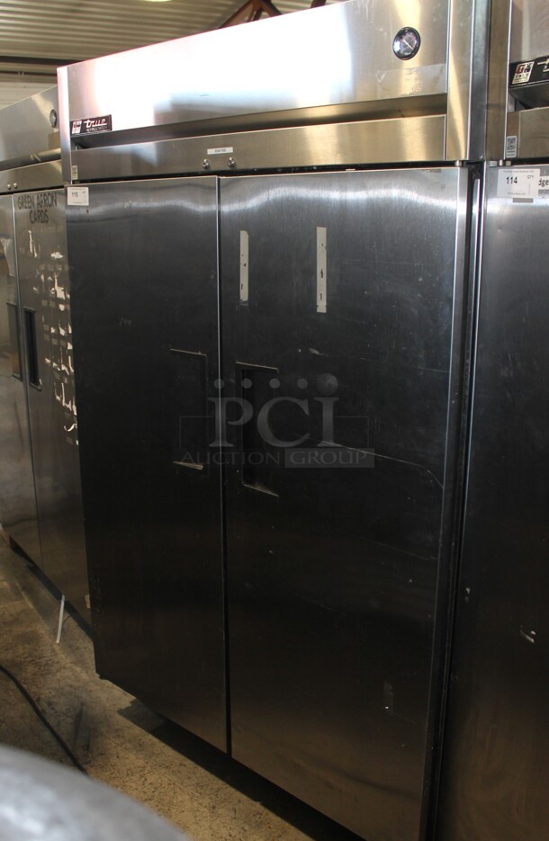 2015 True TG2R-2S Stainless Steel Commercial 2 Door Reach In Cooler w/ Poly Coated Racks on Commercial Casters. Tested and Powers On But Does Not Get Cold - Image 7 of 7