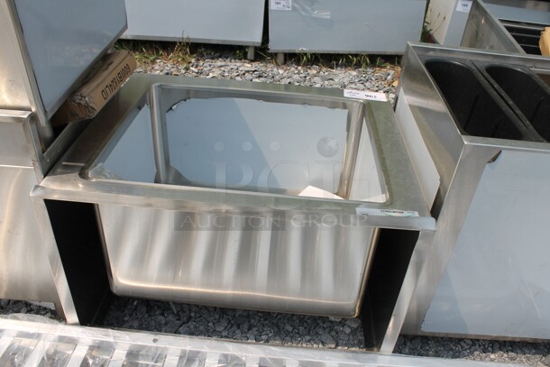 BRAND NEW SCRATCH AND DENT! Regency 600SM162012 Commercial Stainless Steel One Compartment Floor Mop Sink. - Image 4 of 4